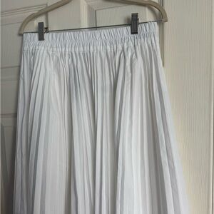 Elegant White Pleated Skirt